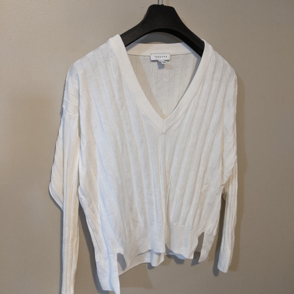 2/$20 TOPSHOP White Loose V-neck Knit Sweater - Picture 11 of 13
